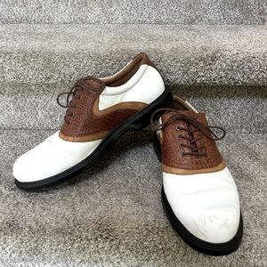 ECCO men’s vegetable tanned leather two tone golf/spike shoes. Arch Support. 44